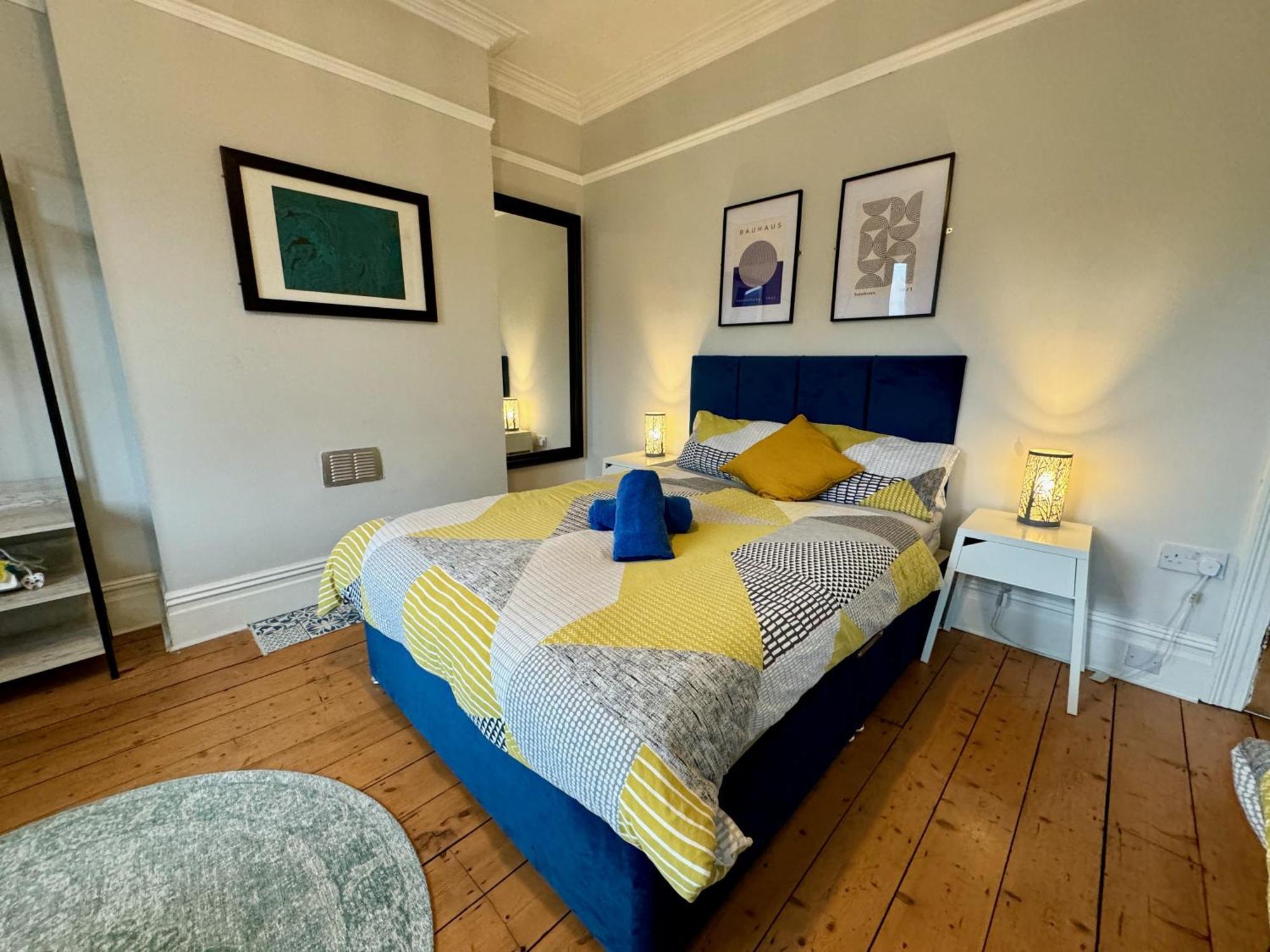 Large Citycentre Townhouse & Hot Tub, Pool Table And Offroad Parking Cardiff Exterior foto