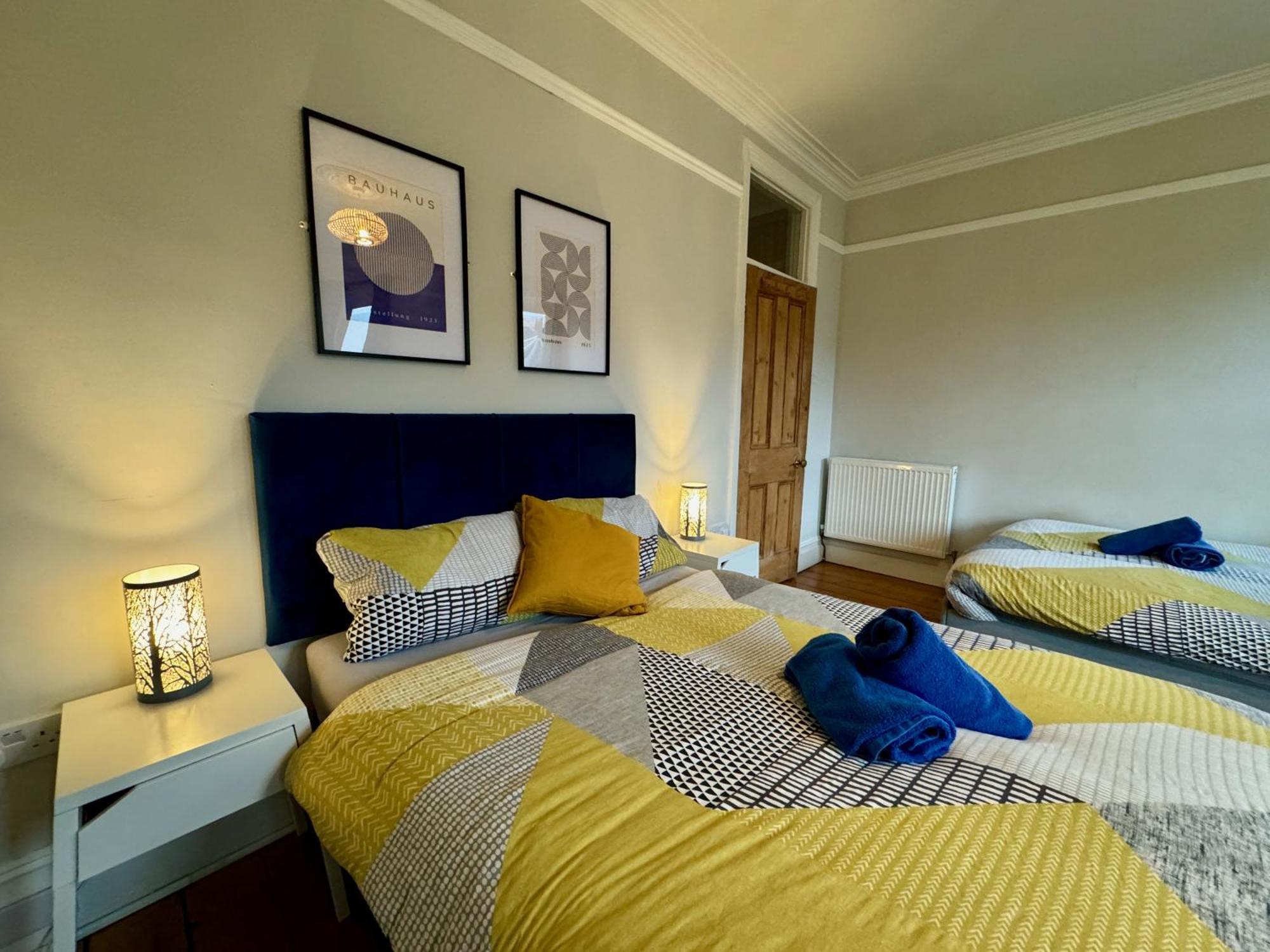 Large Citycentre Townhouse & Hot Tub, Pool Table And Offroad Parking Cardiff Exterior foto