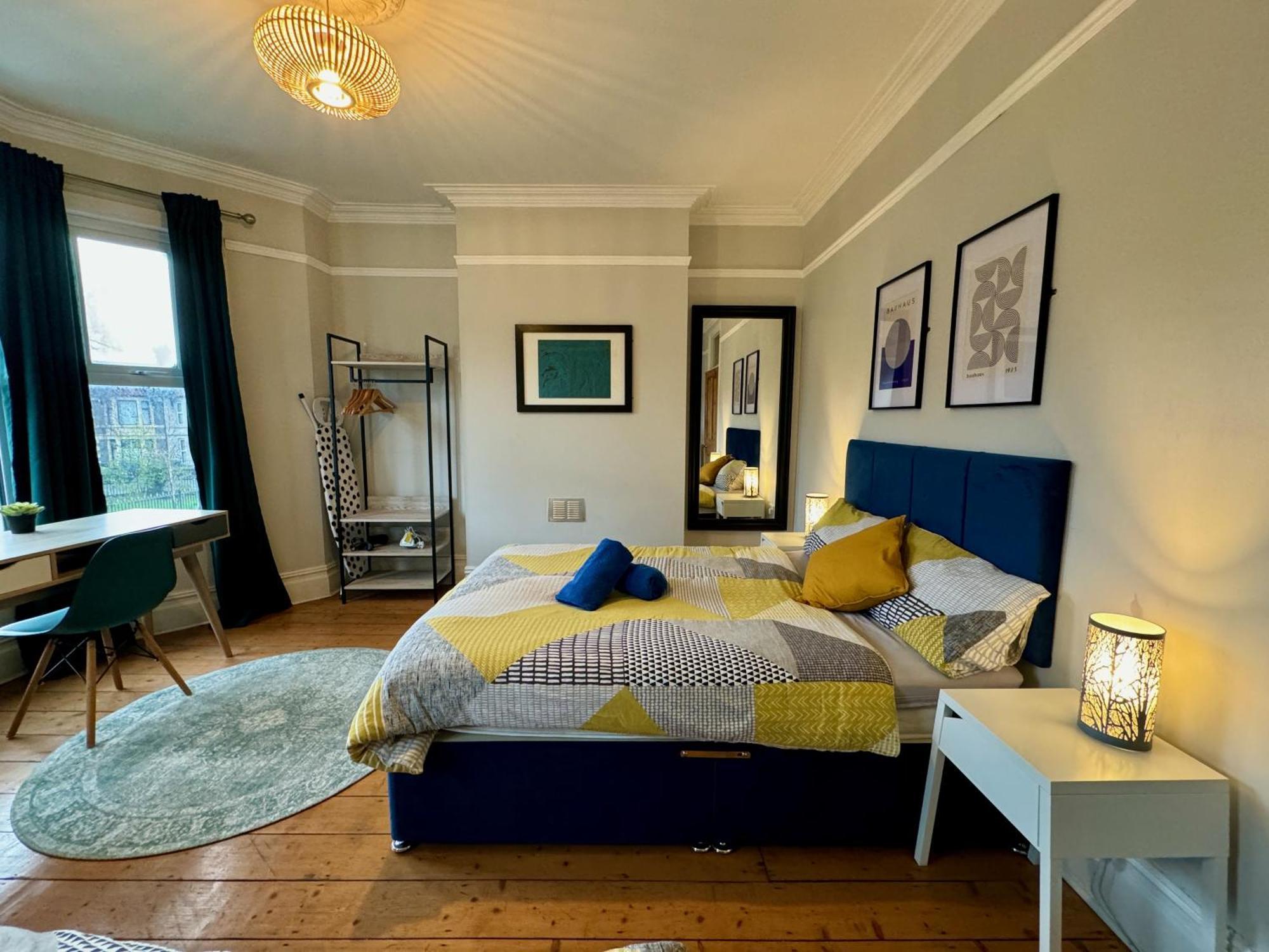 Large Citycentre Townhouse & Hot Tub, Pool Table And Offroad Parking Cardiff Exterior foto