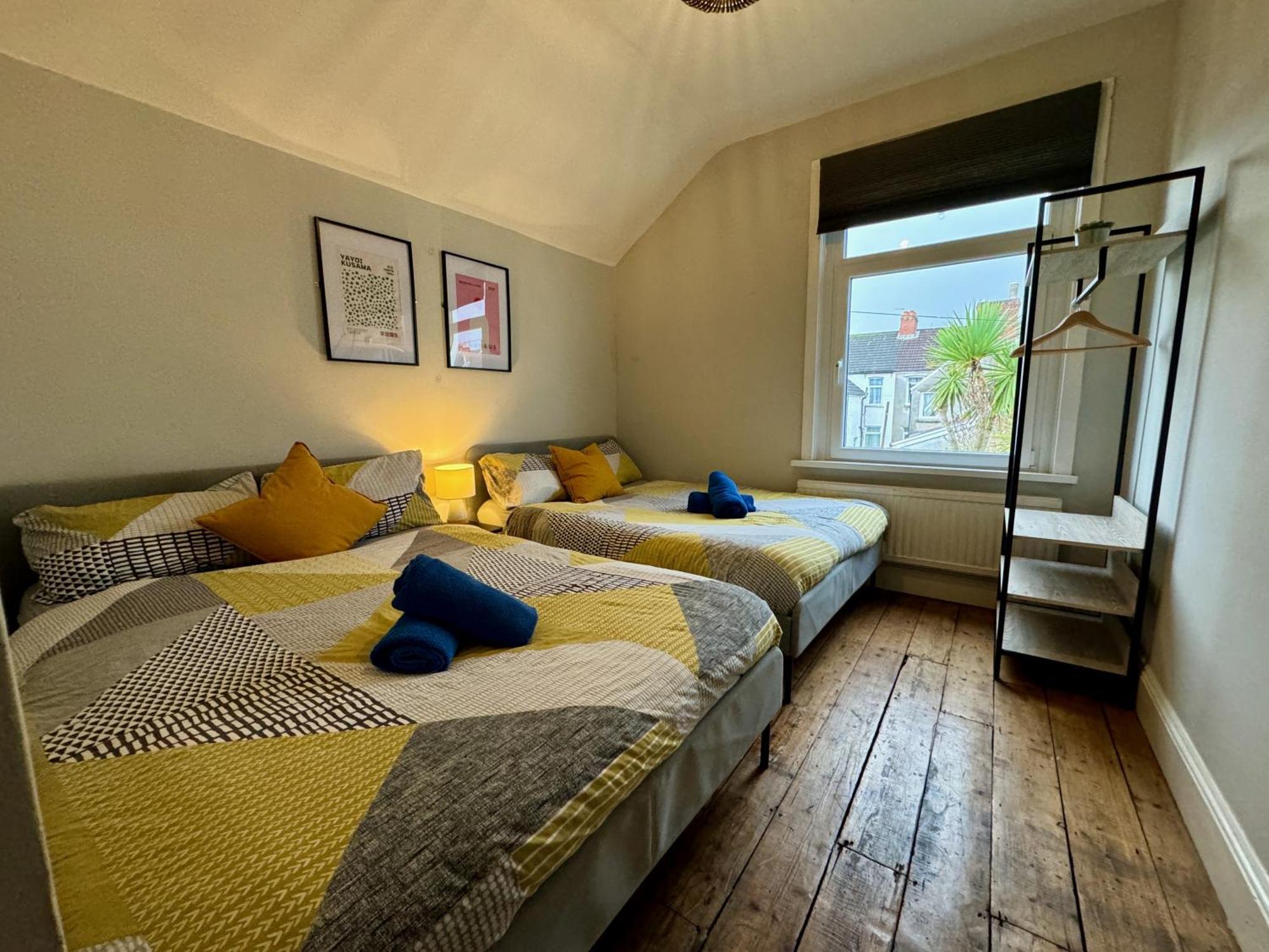 Large Citycentre Townhouse & Hot Tub, Pool Table And Offroad Parking Cardiff Exterior foto